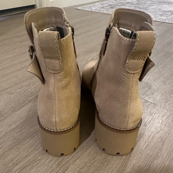 Blondo Waterproof Boots with Buckle Detail size 7 - Picture 5 of 7